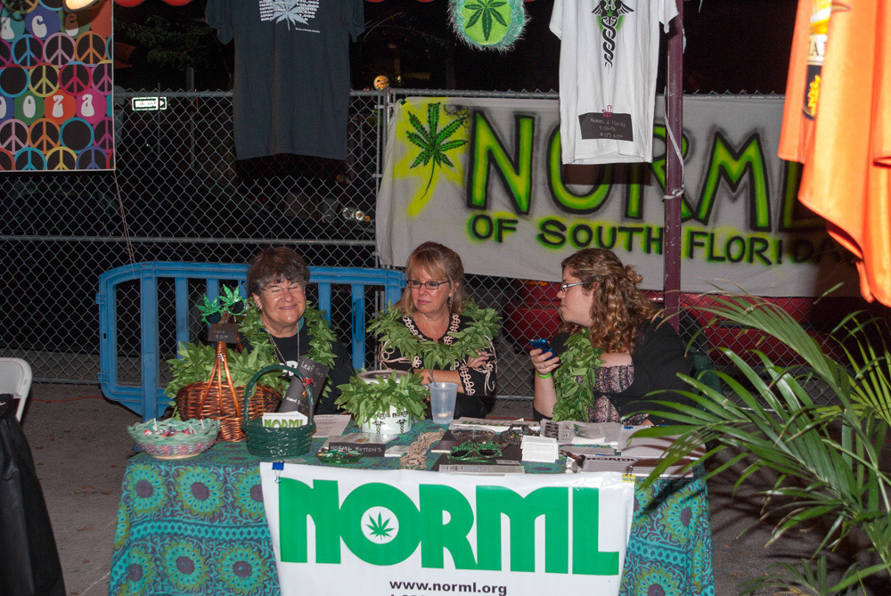 %_tempFileNamePeacePalooza-2011-042%