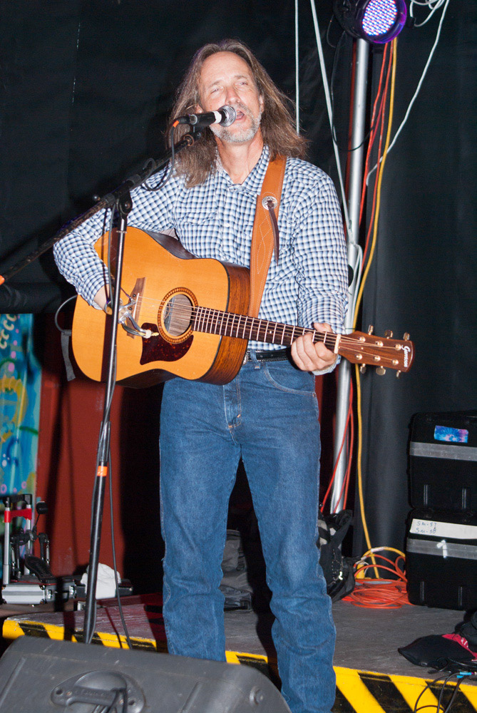 %_tempFileNamePeacePalooza-2011-072%