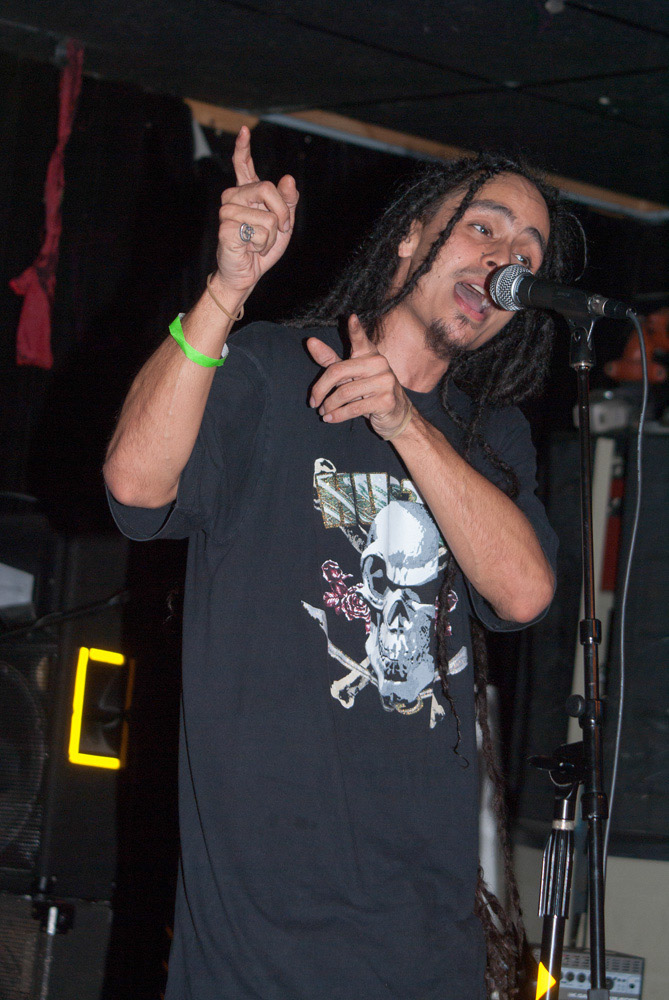 %_tempFileNamePeacePalooza-2011-141%